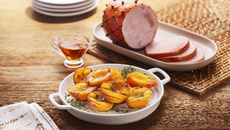 Pêssegos grelhados com mel e ervas 