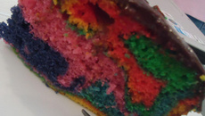 Bolo colorido