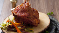 Pernil de porco na brasa