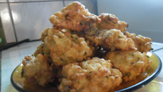 Bolinha de arroz com calabresa