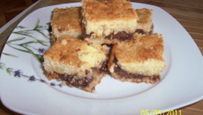 Bolo pedacinhos de chocolate e maçã