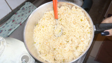 Bolinho de arroz frito e recheado