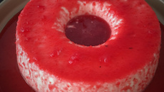 Panacotta com calda de cereja