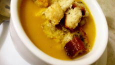 Sopa creme de cenoura, alho poró e gengibre