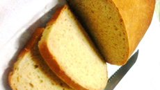 Pão caseiro com iogurte de coco