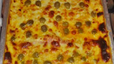 Lasanha de carne moída com presunto e queijo