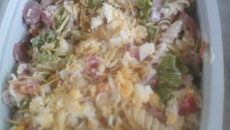 Salada macarrão diferente completa