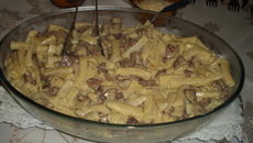 Macarrão com molho de calabresa e mostarda