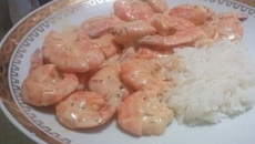 Camarão ao creme parmesão e ervas finas