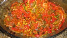 Bife ao molho de tomate com pimentão