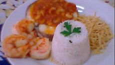 Cação ao molho pomodoro com camarão