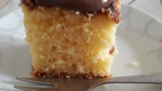 Bolo de laranja com cobertura de chocolate 