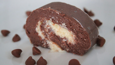 Rocambole com massa de Nescau e leite ninho