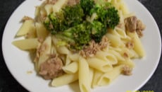Linguine com brócolis e atum