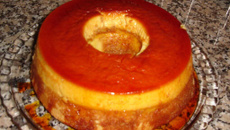 Bolo pudim de doce de leite