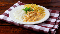 Estrogonofe de frango simples e barato da lindy