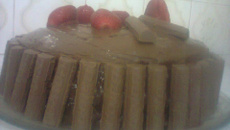 Torta de brigadeiro, morango e prestígio