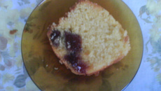 Bolo de fubá com goiabada