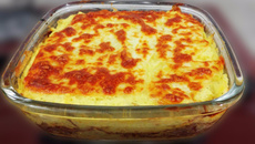 Escondidinho carne seca com ervas finas