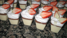 Docinho bicolor de copinho