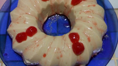 Pudim de gelatina de doce de leite