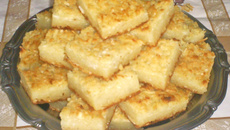 Bolo de mandioca ralada