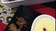 Espetinho de filé mignon ao molho cremoso