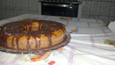 Bolo de cenoura com gotas de chocolate