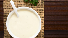 Molho branco com queijo parmesão