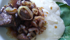 Carne-de-sol com purê de aipim