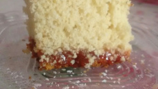 Bolo simples com goibada