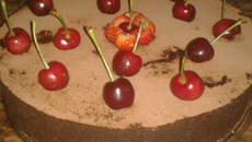 Torta de ganache e frutas vermelhas