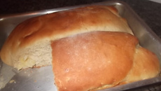 Pão recheado com presunto e queijo