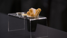 Churros com molho de maracujá e chocolate