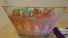 Mousse de Chocolate com Morangos e com Calda