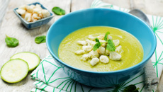 Caldo de mandioquinha com espinafre