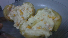 Batata recheada com queijo e milho