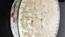 Delícia de morango com suspiro