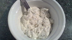 Patê de queijo cremoso com ervas