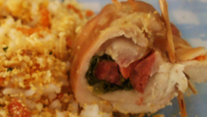 Sobrecoxa de frango recheada com calabresa e couve (fácil e prática)