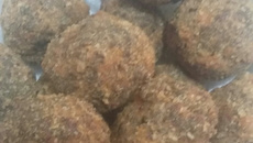 Bolinho de carne moída empanado