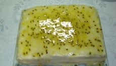 Bolo de maracujá gelado