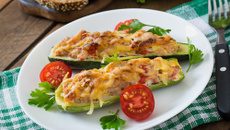 Barquinha de abobrinha recheada com carne moída