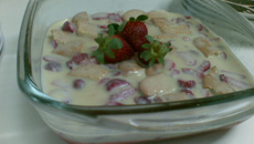 Sobremesa com gelatina de morango