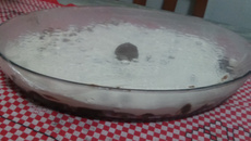 Bombom de uva na travessa