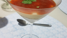 Cheesecake na taça de limão com goiabada