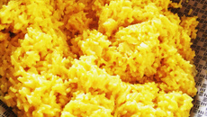 Arroz açafrão com parmesão