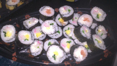 Sushi de kani com manga (versão Brasil)