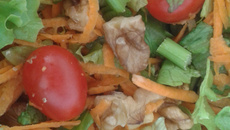 Salada delícia com nozes