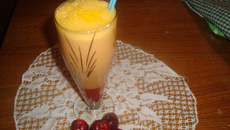 Suco de acerola e mamão natural